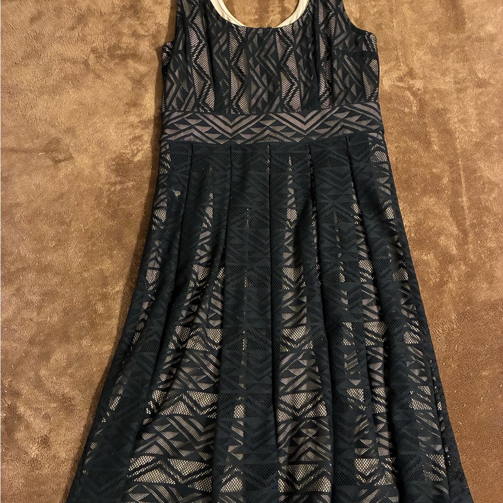 Elegant Black and Cream Geometric Midi Dress